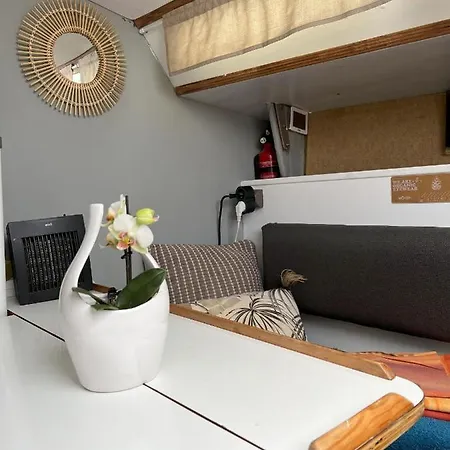 Location Un Petit Voilier Hotel en barco La Rochelle (Charente-Maritime)