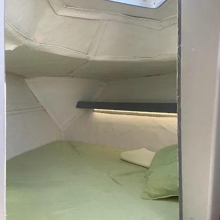 Location Un Petit Voilier Bateau-hôtel La Rochelle (Charente-Maritime)