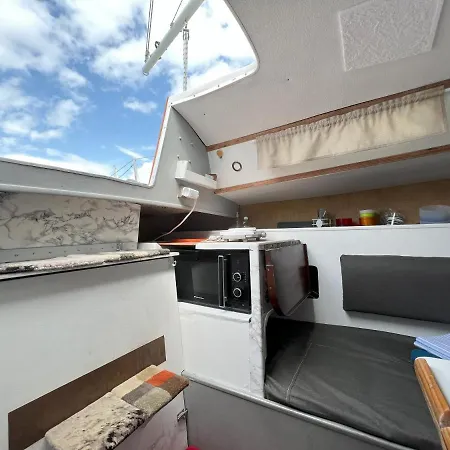 Bateau-hôtel Location Un Petit Voilier