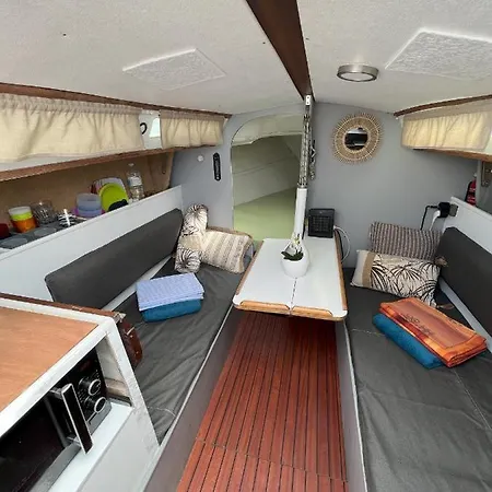 Location Un Petit Voilier Hotel en barco