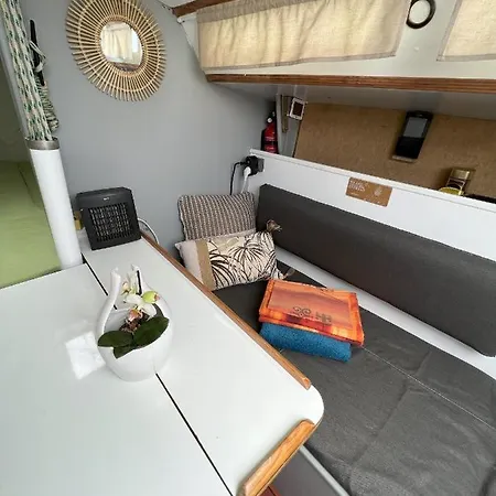 Bateau-hôtel Location Un Petit Voilier