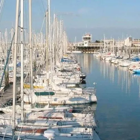 Location Un Petit Voilier Hotel en barco