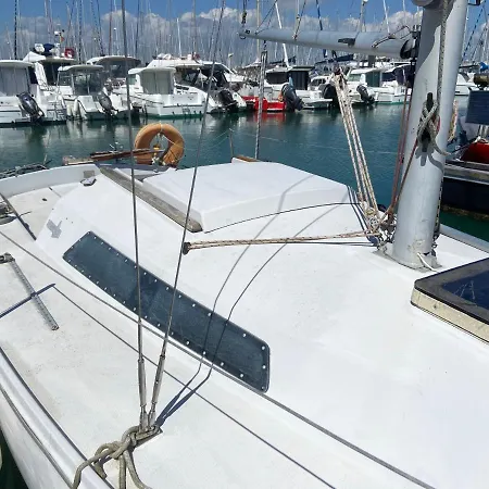 Location Un Petit Voilier Botel La Rochelle (Charente-Maritime)