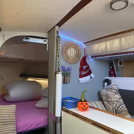 Bateau-hôtel Location Un Petit Voilier La Rochelle (Charente-Maritime)